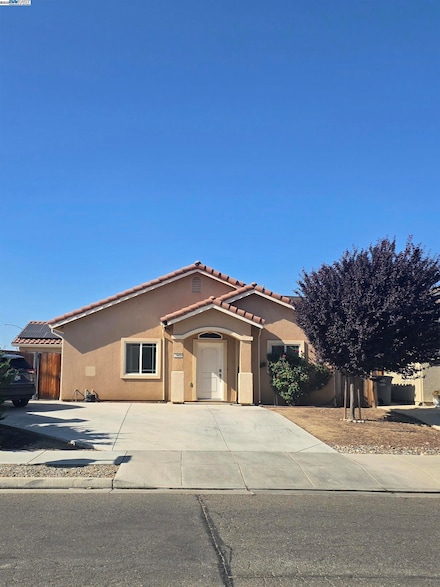 1602 Woodbrush Ave, Los Banos, CA 93635