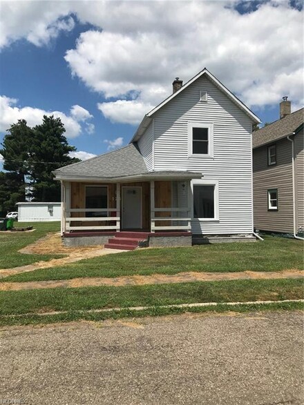 125 3rd St NE, Strasburg, OH 44680