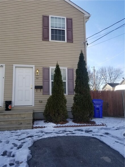 44 Brook St, Central Falls, RI 02863
