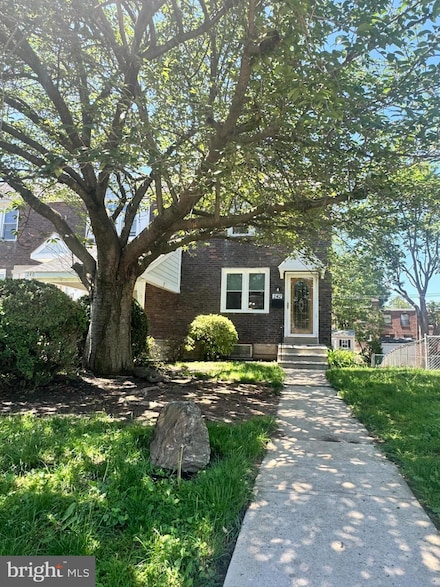 242 Gramercy Dr, Clifton Heights, PA 19018