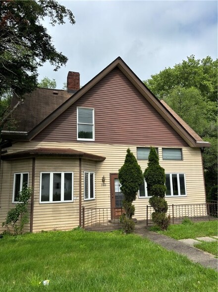 3322 N Hills Rd, Murrysville, PA 15668