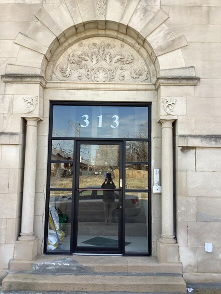 313 E 60th St Unit 4, Chicago, IL 60637