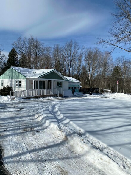 674 Franklin Rd, Jay, ME 04239