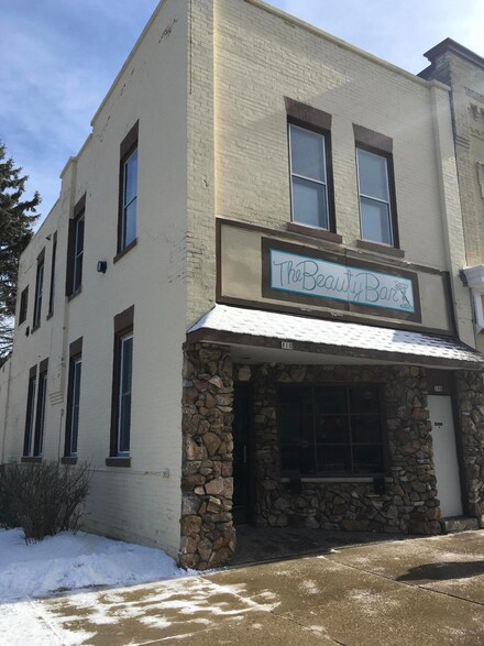 110 N Main St, Hartford, WI 53027
