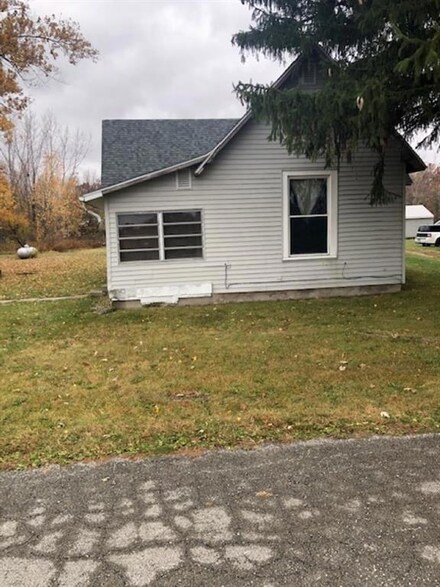138 E Railroad St, Goldsmith, IN 46045