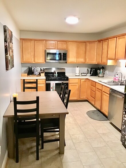 1556 N Main St Unit 3, Fall River, MA 02720