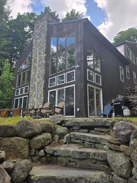 24 Cliffside Dr, Saint Albans, ME 04971