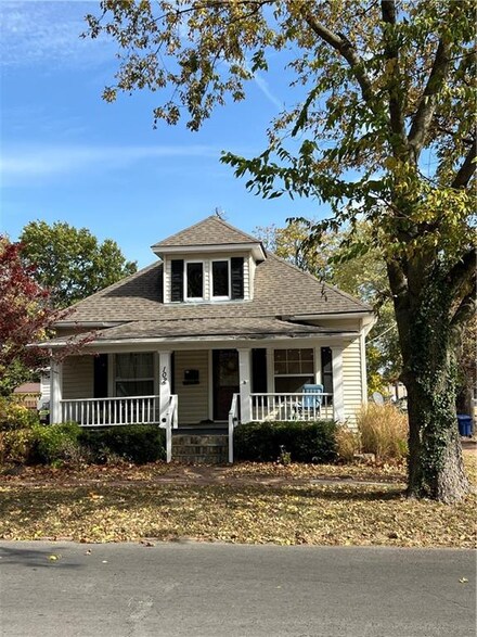 102 N Walnut St, Pittsburg, KS 66762