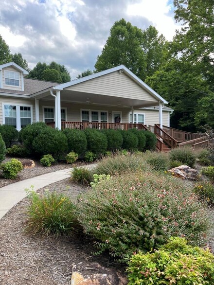 212 S Country Club Dr, Cullowhee, NC 28723