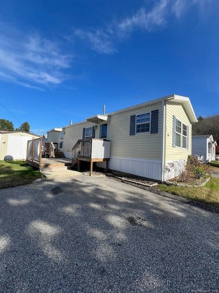 20 Barlow Dr, Storrs Mansfield, CT 06268