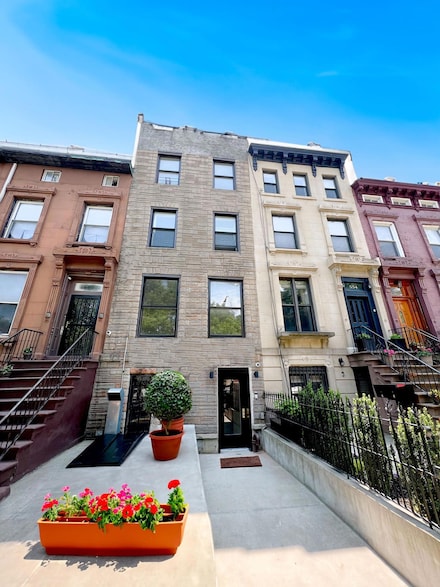 554A Monroe St, Brooklyn, NY 11221