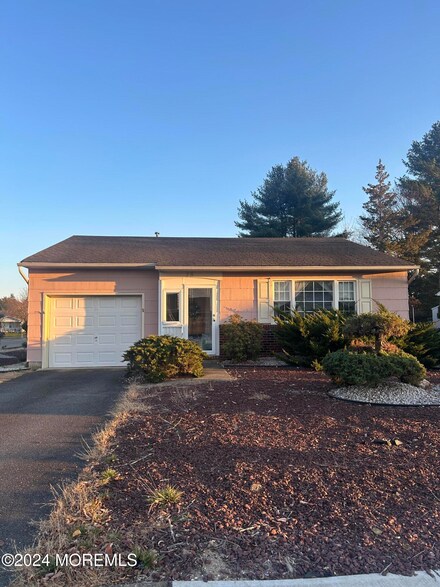29 Carlisle Rd, Toms River, NJ 08757
