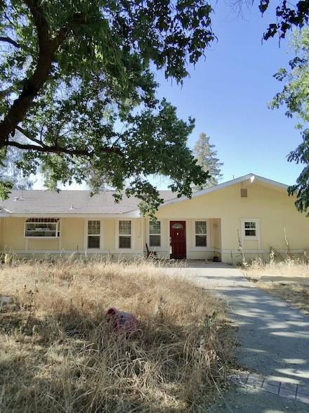 10220 E Tulare Ave, Sanger, CA 93657