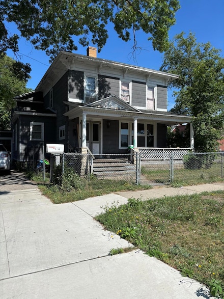 1258 Sanford St, Muskegon, MI 49441