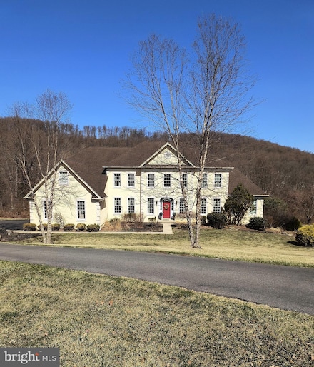 10 Hidden Meadow Dr, Easton, PA 18042