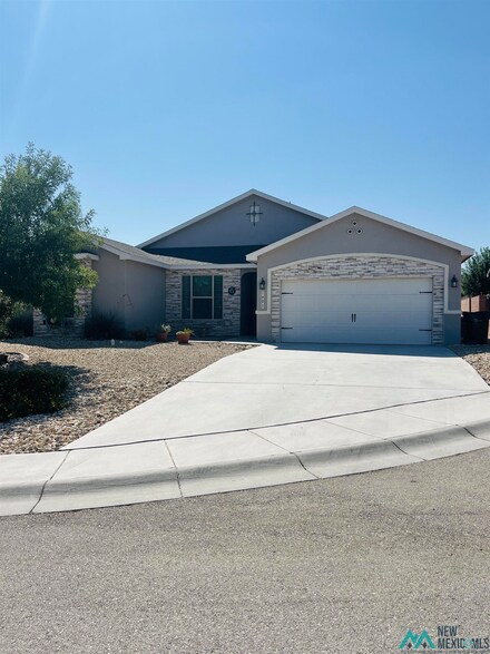 1901 Emerald Ct, Carlsbad, NM 88220