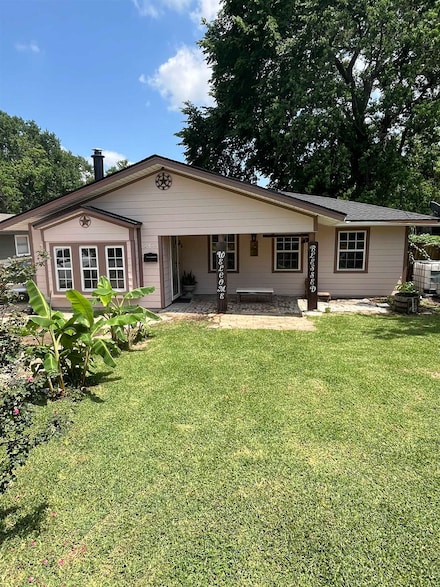 2915 Avenue G, Nederland, TX 77627
