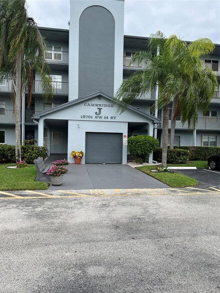 12701 SW 14th St Unit J410, Pembroke Pines, FL 33027