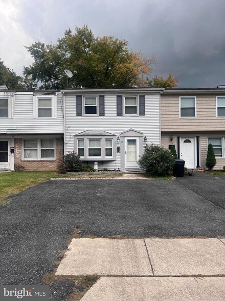 17 Court Dr, Joppa, MD 21085