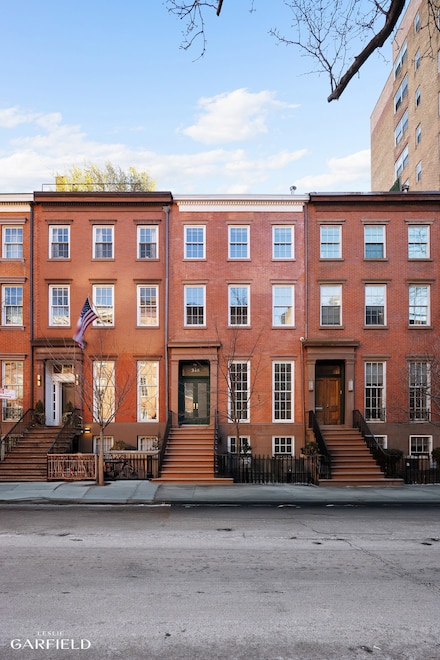 348 W 22nd St, New York, NY 10011