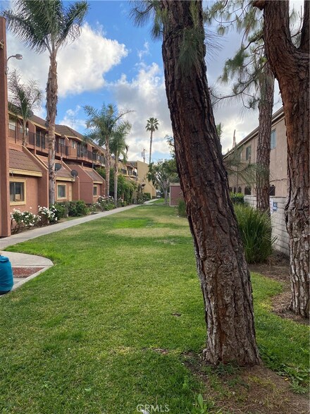 1025 W Bishop St Unit E, Santa Ana, CA 92703
