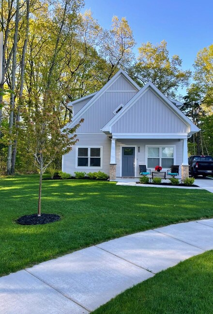 1828 Robinson St, Grand Haven, MI 49417