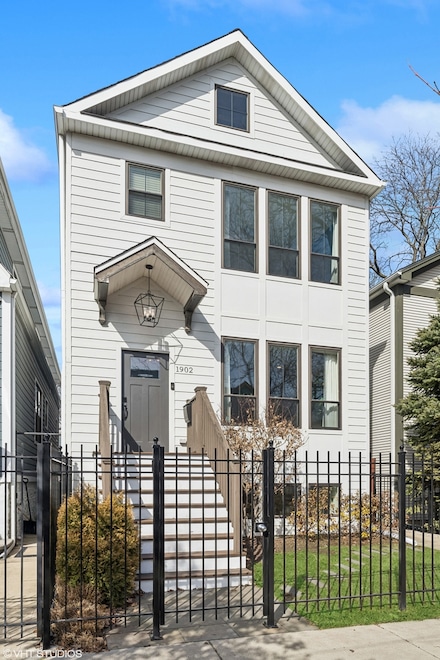1902 W Wellington Ave, Chicago, IL 60657