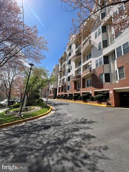 301 S Reynolds St Unit 205, Alexandria, VA 22304