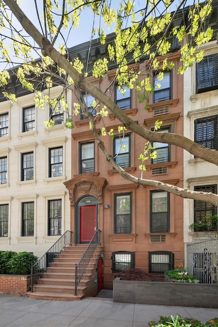 546 E 87th St, New York, NY 10128