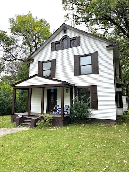 715 Lake St NE, Warroad, MN 56763