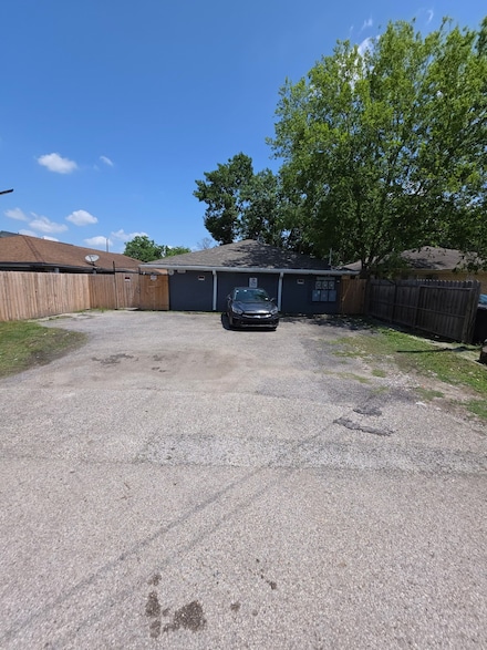 3655 Seabrook St, Houston, TX 77021