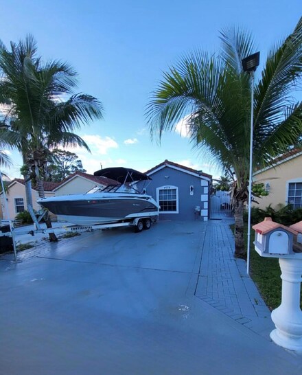 4738 Clemens St, Lake Worth, FL 33463