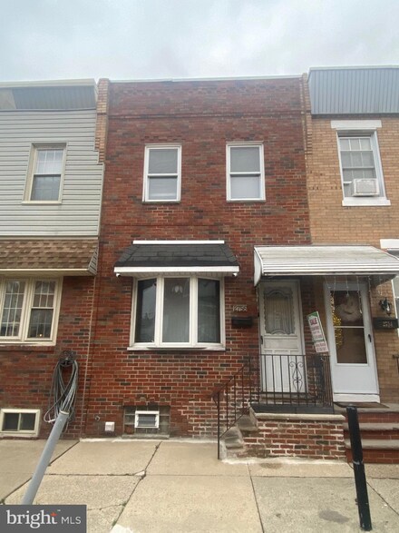 2756 Plum St, Philadelphia, PA 19137