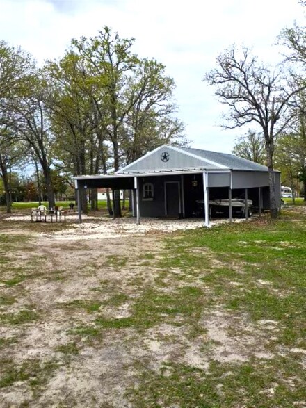 109 Briarcrest Dr, Somerville, TX 77879