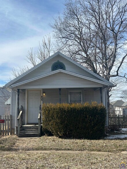 805 NE Green St, Topeka, KS 66616