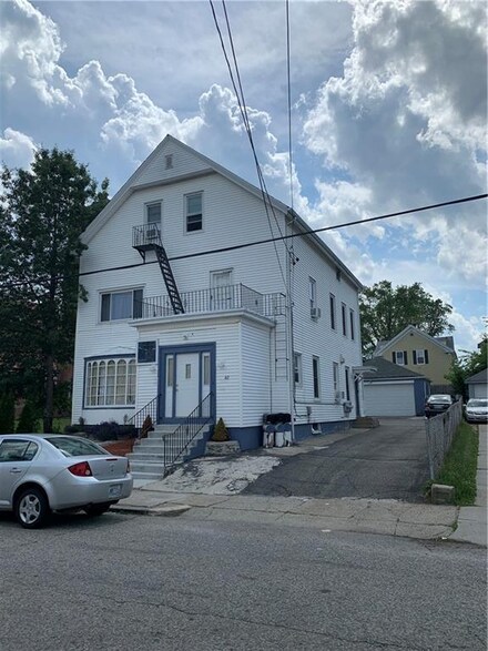 162 2nd Ave, Woonsocket, RI 02895
