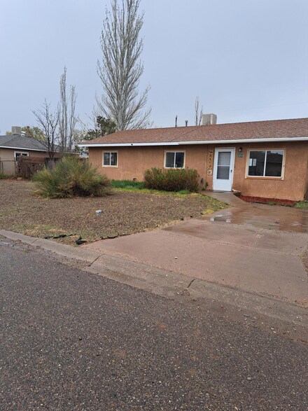 1513 Michael St, Moriarty, NM 87035