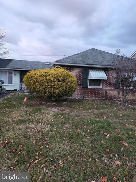 67 Medford Ln, Willingboro, NJ 08046