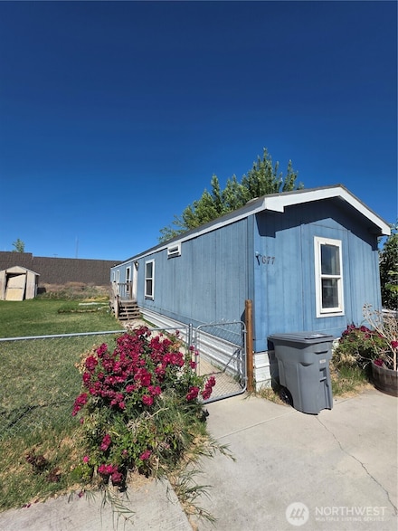 677 Lonetree Ln, Richland, WA 99352