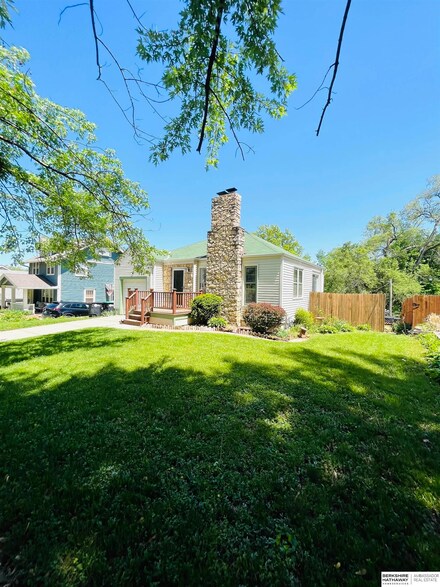 3511 N 58th St, Omaha, NE 68104
