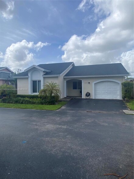 10090 NW 57th St, Doral, FL 33178