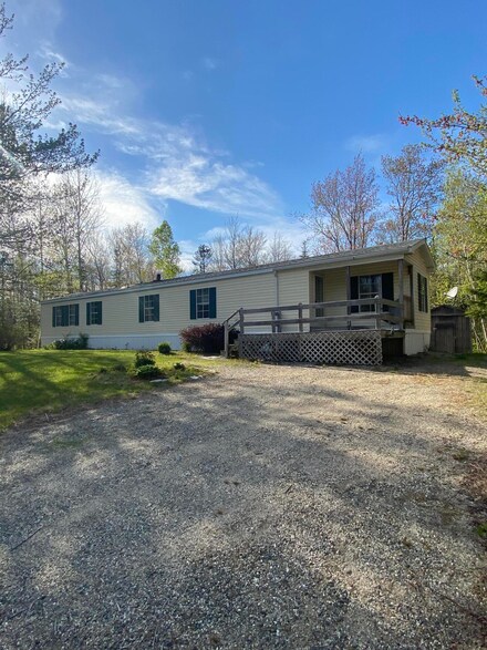357 Toddy Pond Rd, Surry, ME 04684