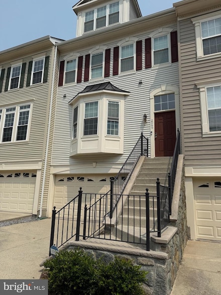 2066 Capstone Cir, Herndon, VA 20170