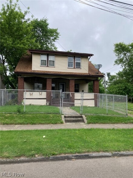 51 E Mapledale Ave, Akron, OH 44301