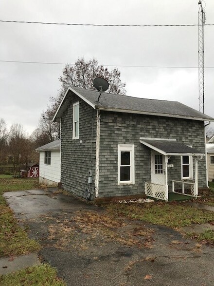 228 E Market St, Pierceton, IN 46562