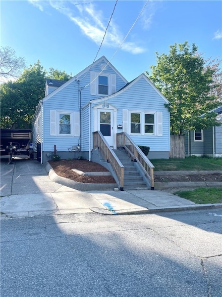 8 Crandall St, Providence, RI 02908