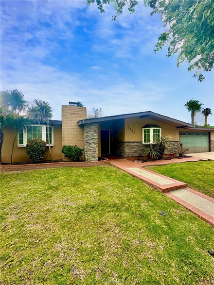 3082 Molokai Place, Costa Mesa, CA 92626