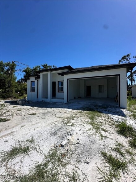 205 Australian Dr, Rotonda West, FL 33947