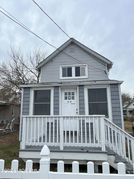 60 Creek Rd, Keansburg, NJ 07734