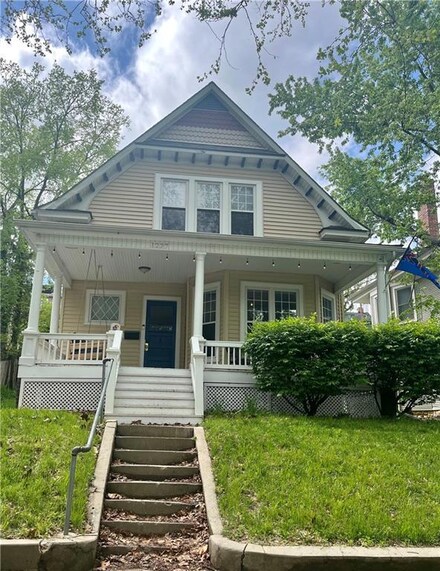 1227 Ohio St, Lawrence, KS 66044